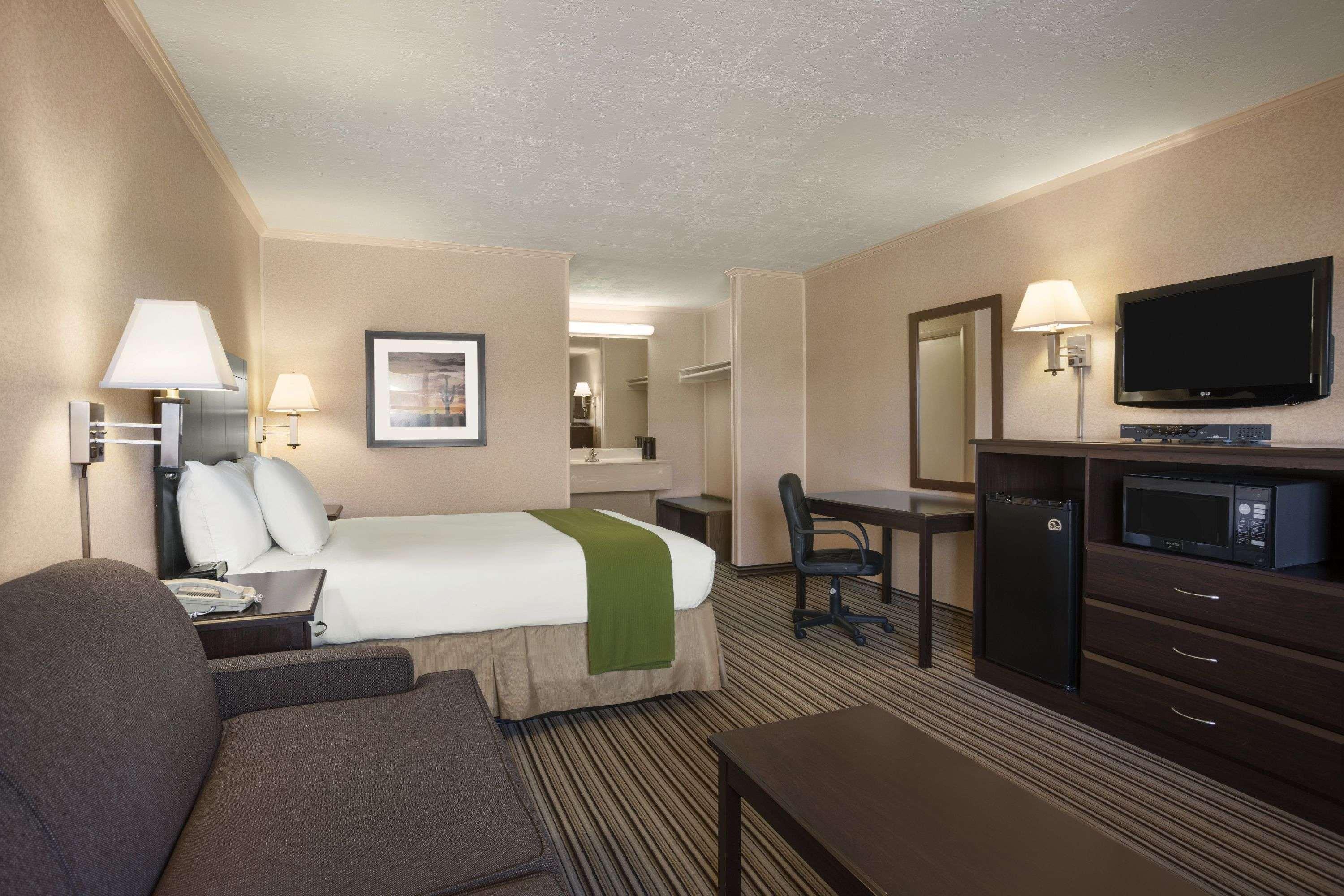 Days Inn By Wyndham Grants Εξωτερικό φωτογραφία