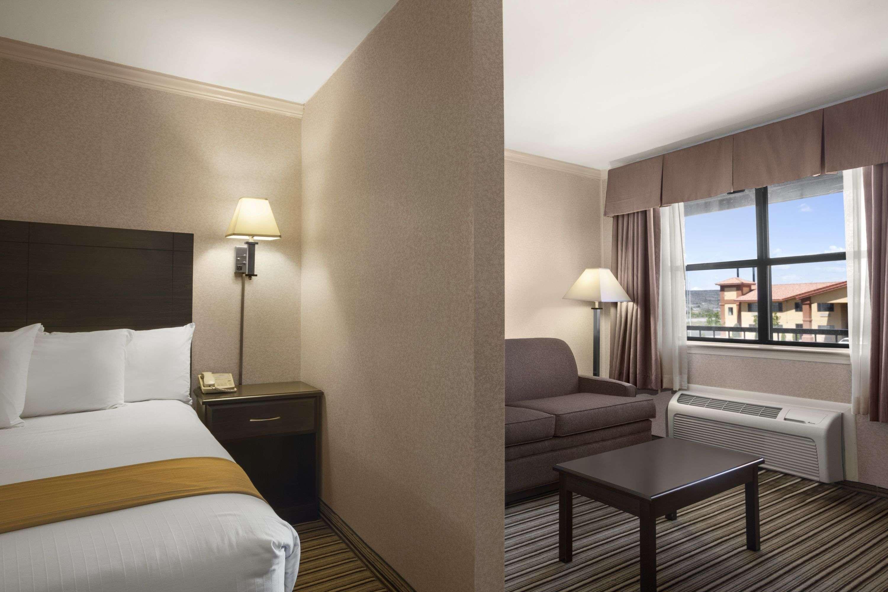 Days Inn By Wyndham Grants Εξωτερικό φωτογραφία