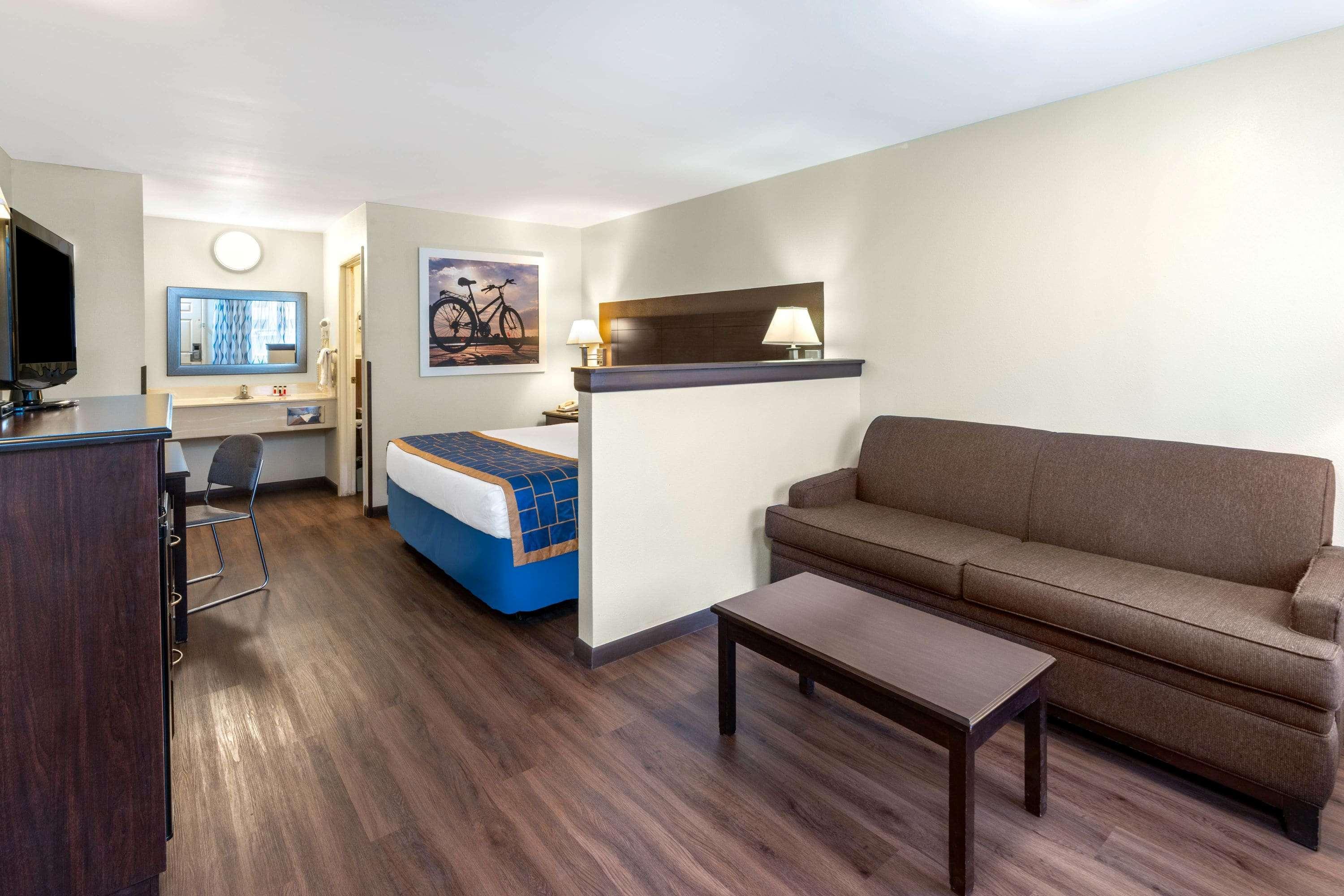 Days Inn By Wyndham Grants Εξωτερικό φωτογραφία
