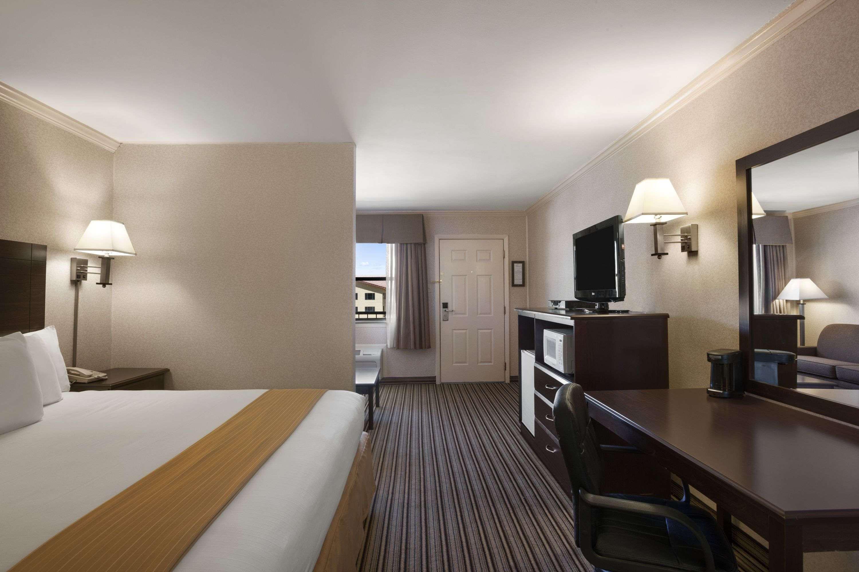 Days Inn By Wyndham Grants Εξωτερικό φωτογραφία
